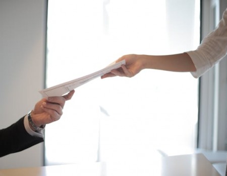 Advogado contratual: como fazer um contrato de fornecimento de máquinas industriais?