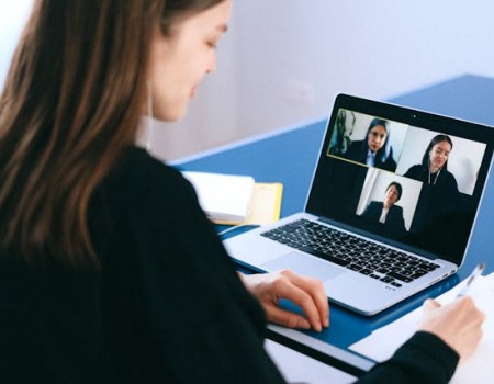 Vale a pena contratar um advogado online para me orientar?